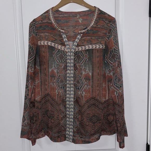Gimmicks by BKE Buckle top. Size Small. Lightly worn. - Picture 1 of 6